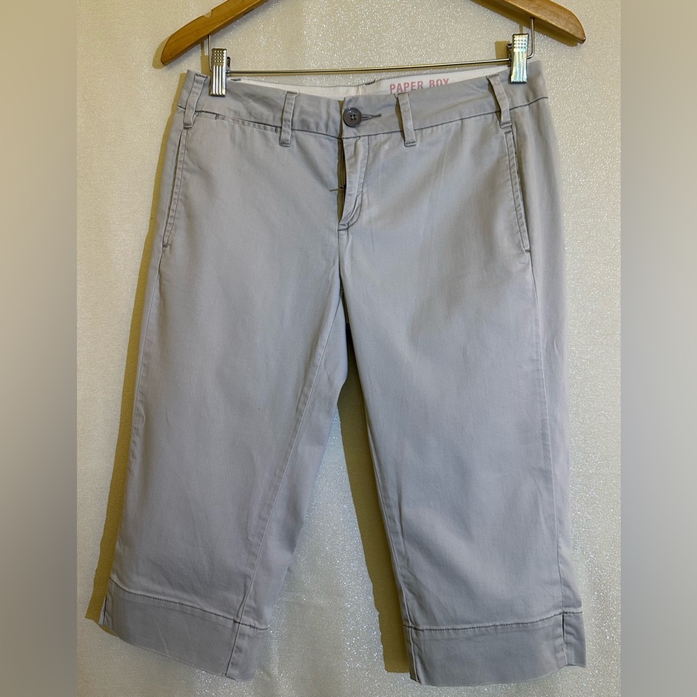 Anthropologie Paper Boy Khaki Capri cropped pants size 4. 98% Cotton 2% Spandex
